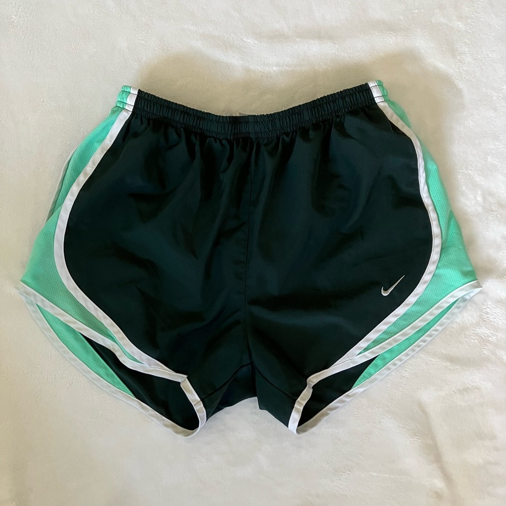 Women’s Nike running shorts. EUC. Size Small